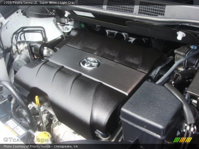 Super White / Light Gray 2011 Toyota Sienna LE
