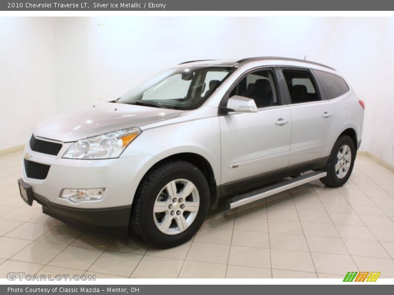 Front 3/4 View of 2010 Traverse LT