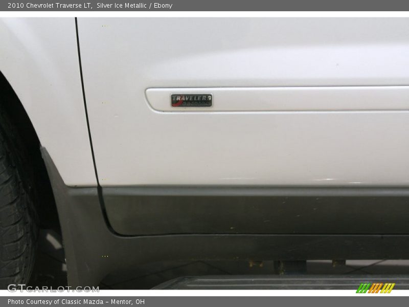 Silver Ice Metallic / Ebony 2010 Chevrolet Traverse LT