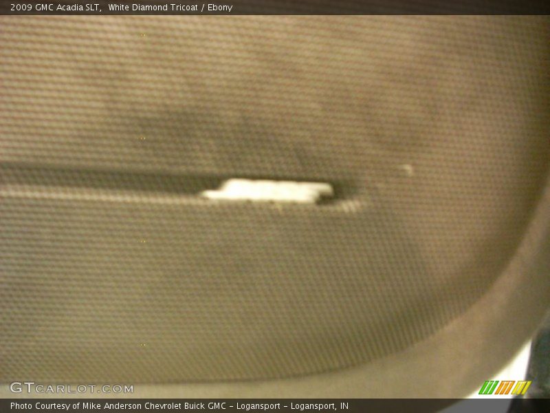 White Diamond Tricoat / Ebony 2009 GMC Acadia SLT