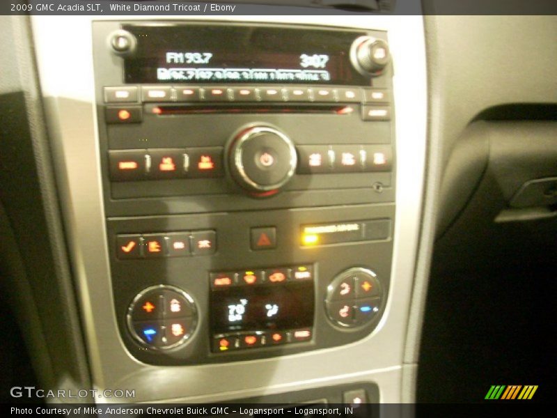 White Diamond Tricoat / Ebony 2009 GMC Acadia SLT