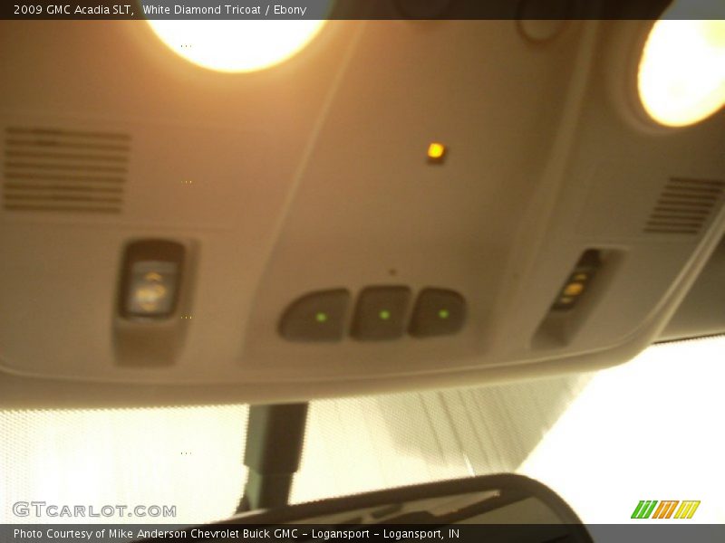 White Diamond Tricoat / Ebony 2009 GMC Acadia SLT