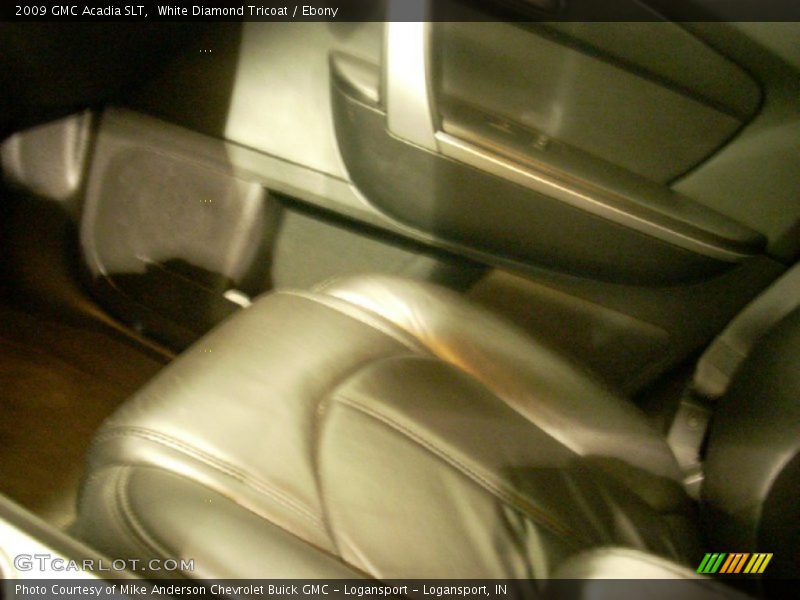 White Diamond Tricoat / Ebony 2009 GMC Acadia SLT