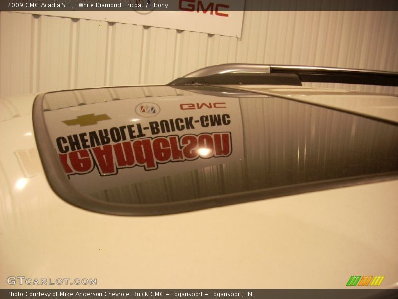 White Diamond Tricoat / Ebony 2009 GMC Acadia SLT