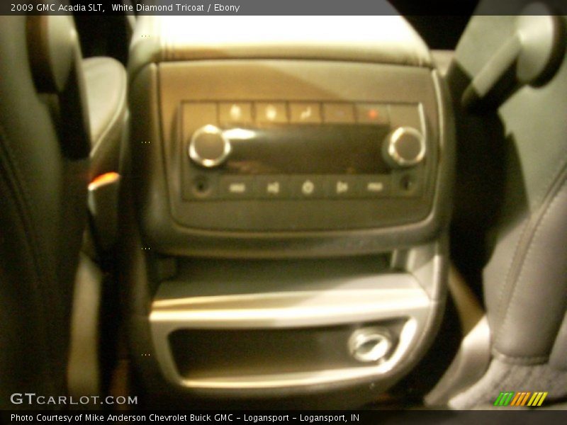 White Diamond Tricoat / Ebony 2009 GMC Acadia SLT