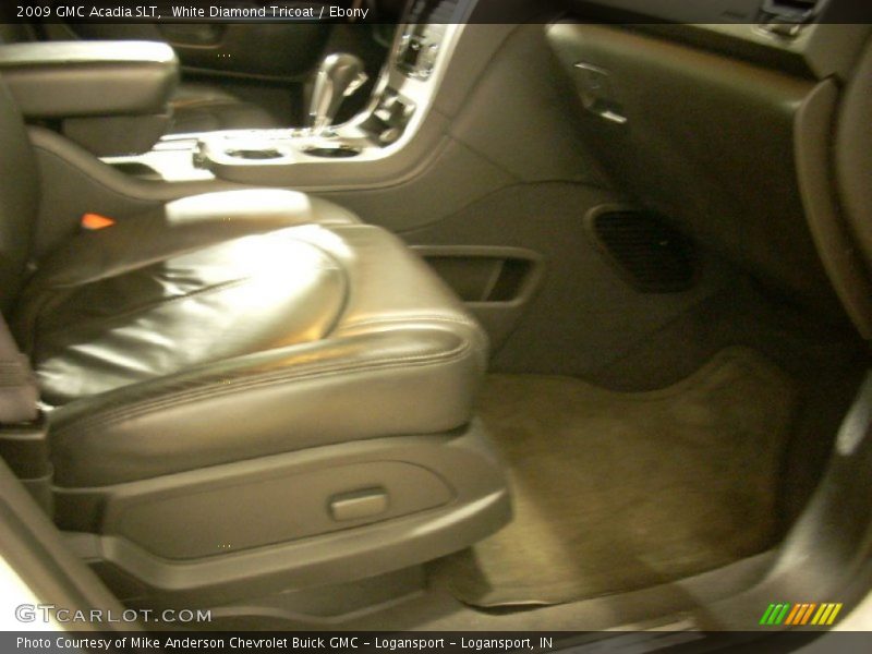 White Diamond Tricoat / Ebony 2009 GMC Acadia SLT