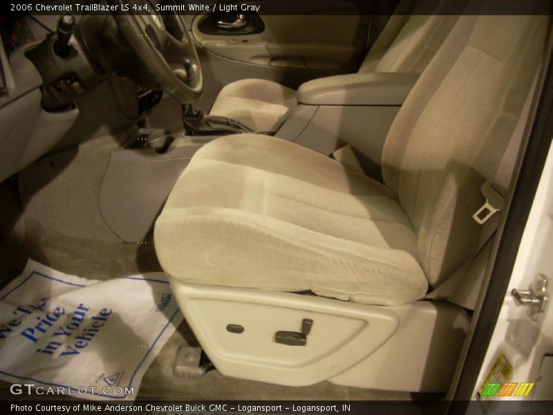 Summit White / Light Gray 2006 Chevrolet TrailBlazer LS 4x4