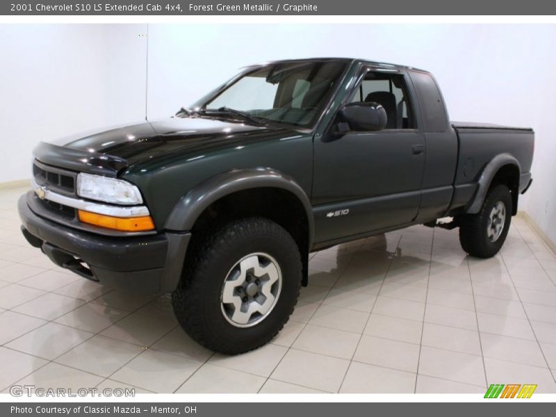 Front 3/4 View of 2001 S10 LS Extended Cab 4x4