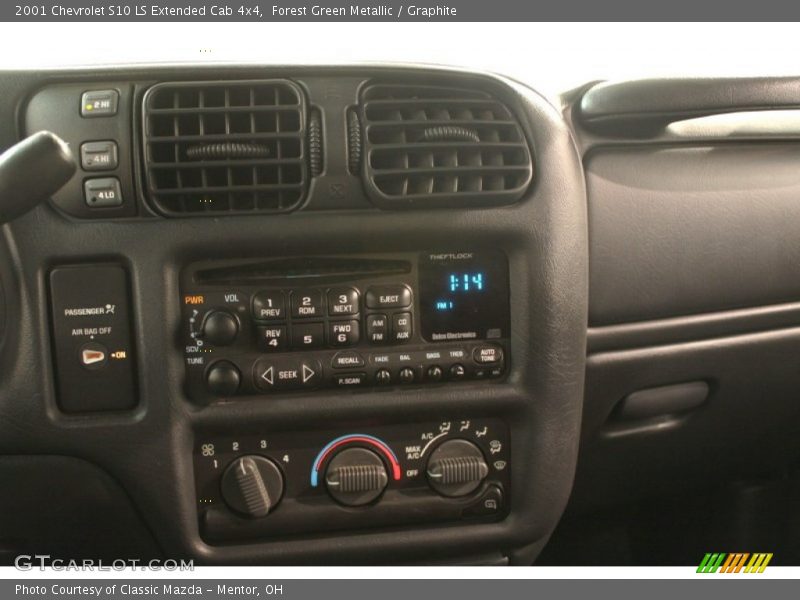Forest Green Metallic / Graphite 2001 Chevrolet S10 LS Extended Cab 4x4