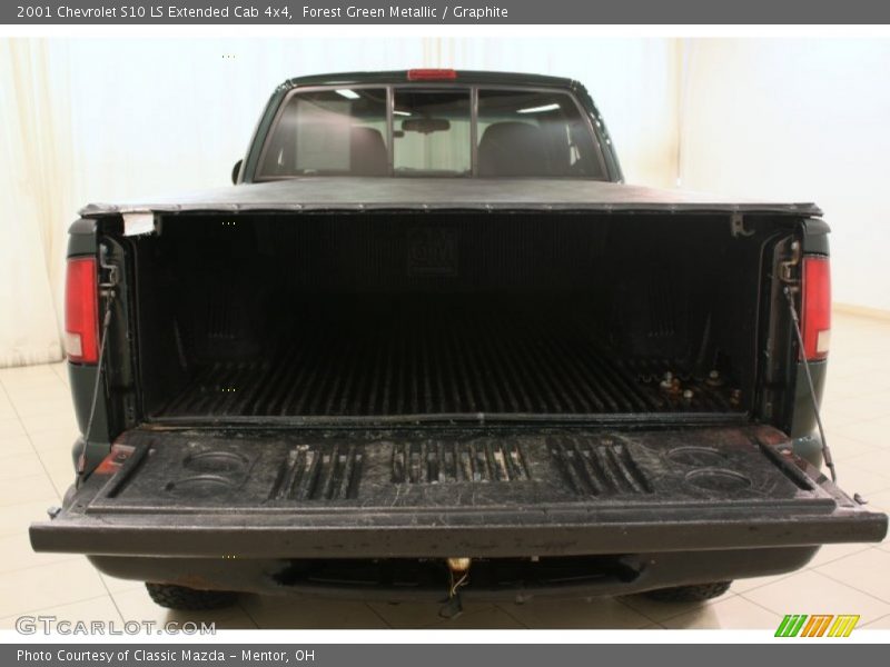 Forest Green Metallic / Graphite 2001 Chevrolet S10 LS Extended Cab 4x4
