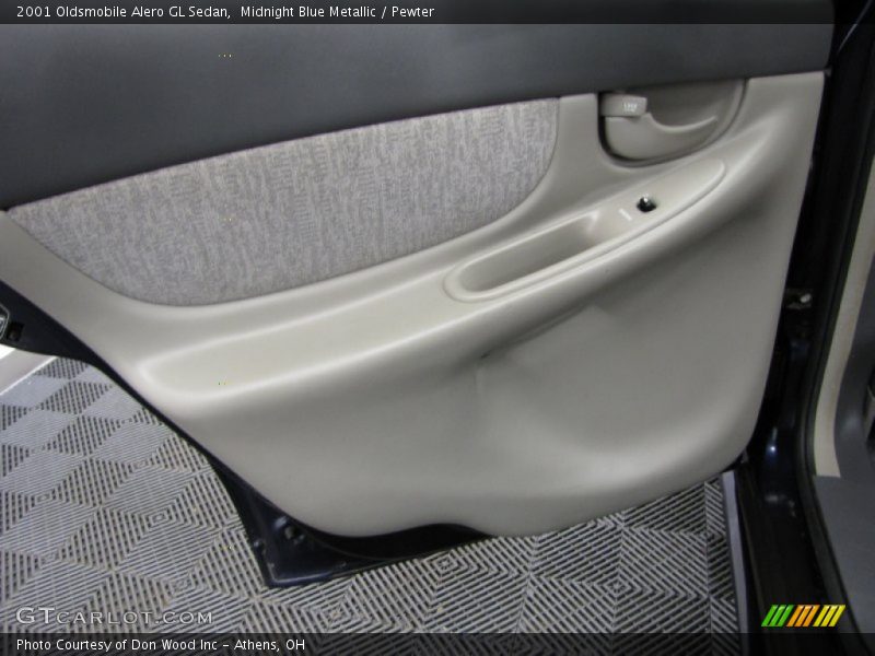 Door Panel of 2001 Alero GL Sedan