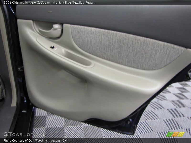 Door Panel of 2001 Alero GL Sedan