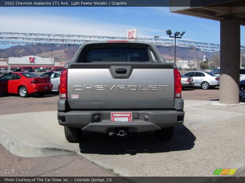 Light Pewter Metallic / Graphite 2002 Chevrolet Avalanche Z71 4x4