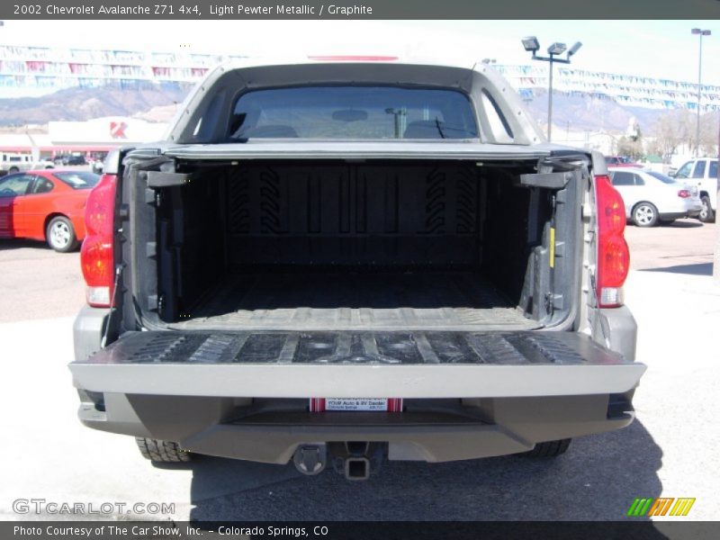 Light Pewter Metallic / Graphite 2002 Chevrolet Avalanche Z71 4x4