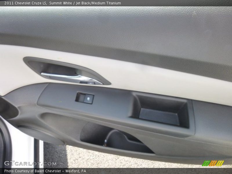 Summit White / Jet Black/Medium Titanium 2011 Chevrolet Cruze LS