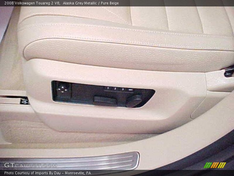 Alaska Grey Metallic / Pure Beige 2008 Volkswagen Touareg 2 V8