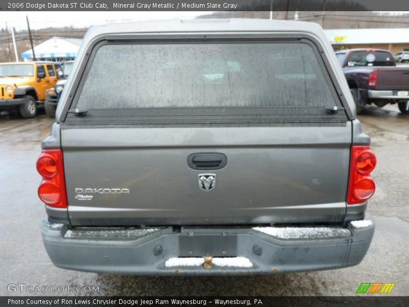 Mineral Gray Metallic / Medium Slate Gray 2006 Dodge Dakota ST Club Cab