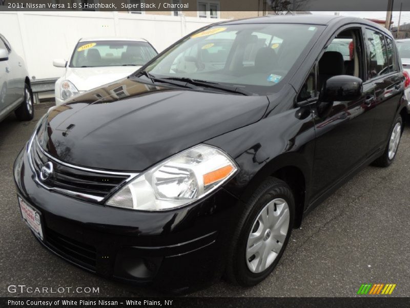 Front 3/4 View of 2011 Versa 1.8 S Hatchback