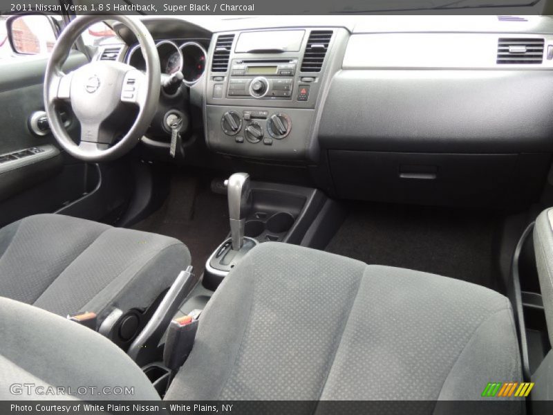 Dashboard of 2011 Versa 1.8 S Hatchback