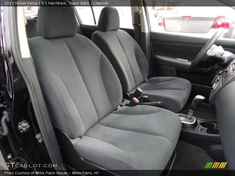 Front Seat of 2011 Versa 1.8 S Hatchback