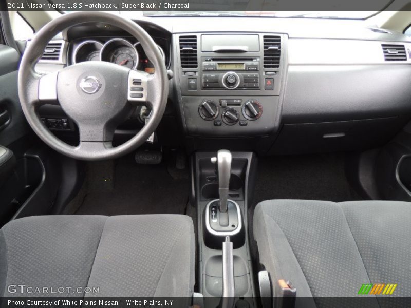 Dashboard of 2011 Versa 1.8 S Hatchback