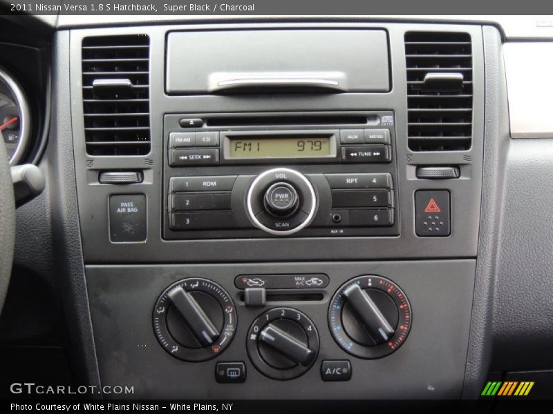 Controls of 2011 Versa 1.8 S Hatchback