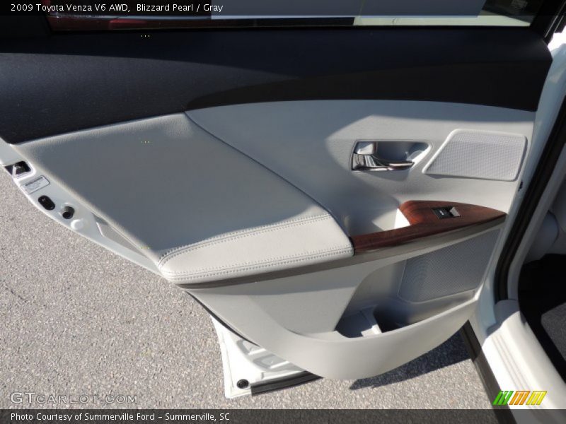 Blizzard Pearl / Gray 2009 Toyota Venza V6 AWD