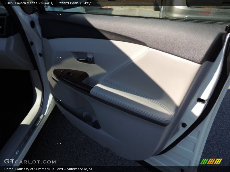 Blizzard Pearl / Gray 2009 Toyota Venza V6 AWD