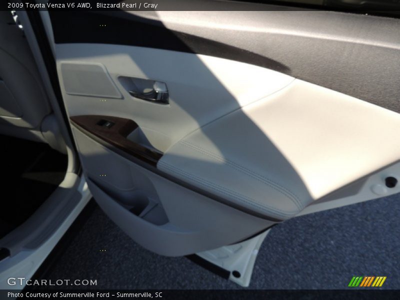 Blizzard Pearl / Gray 2009 Toyota Venza V6 AWD