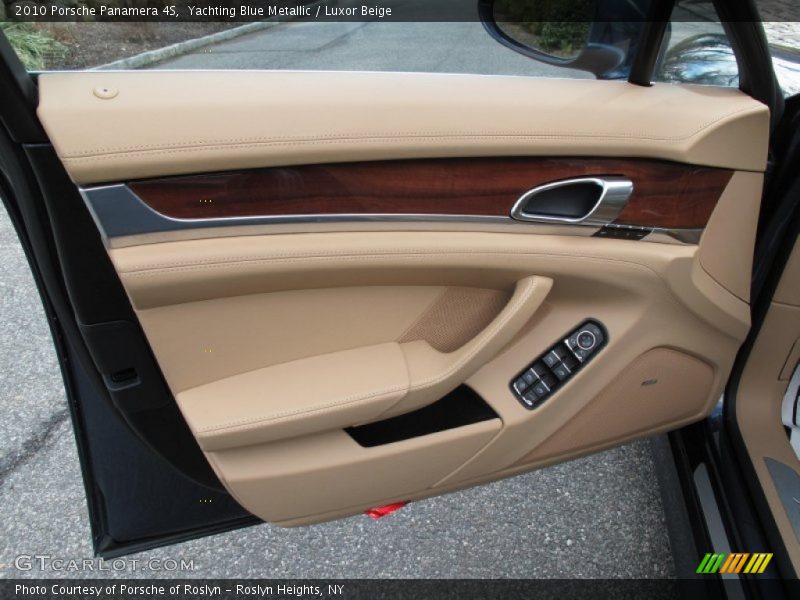 Door Panel of 2010 Panamera 4S