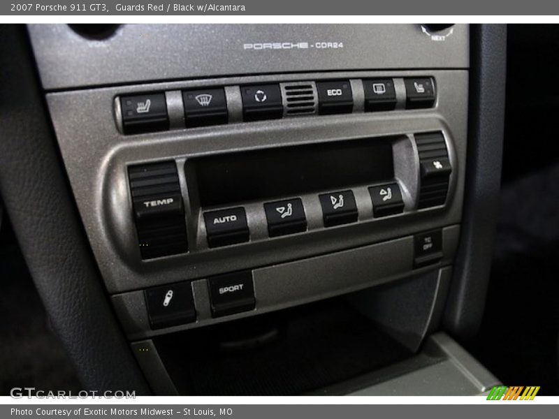 Controls of 2007 911 GT3