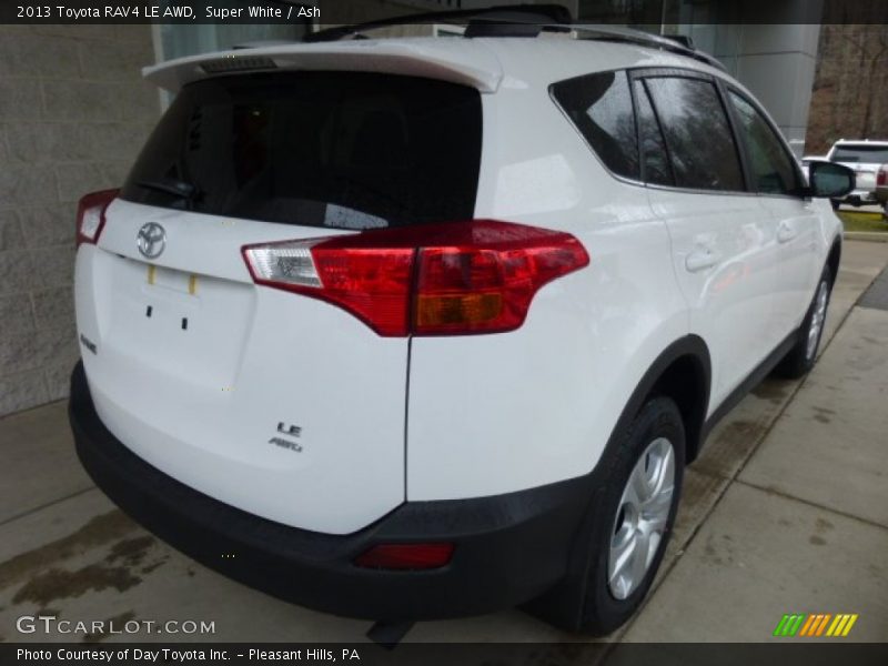 Super White / Ash 2013 Toyota RAV4 LE AWD
