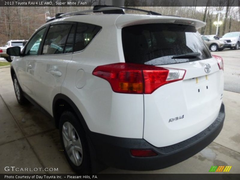 Super White / Ash 2013 Toyota RAV4 LE AWD