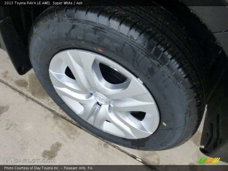 Super White / Ash 2013 Toyota RAV4 LE AWD