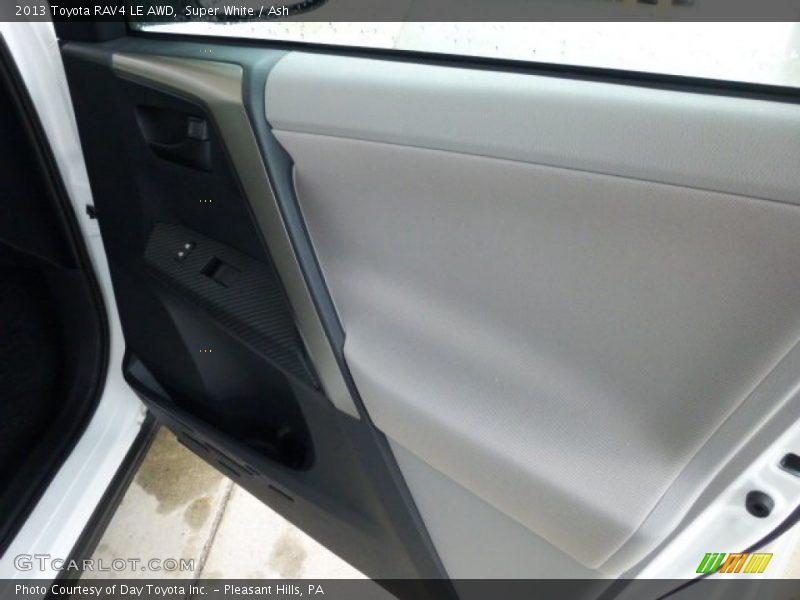 Super White / Ash 2013 Toyota RAV4 LE AWD