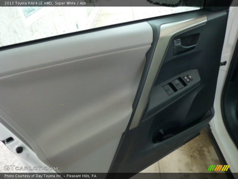 Super White / Ash 2013 Toyota RAV4 LE AWD