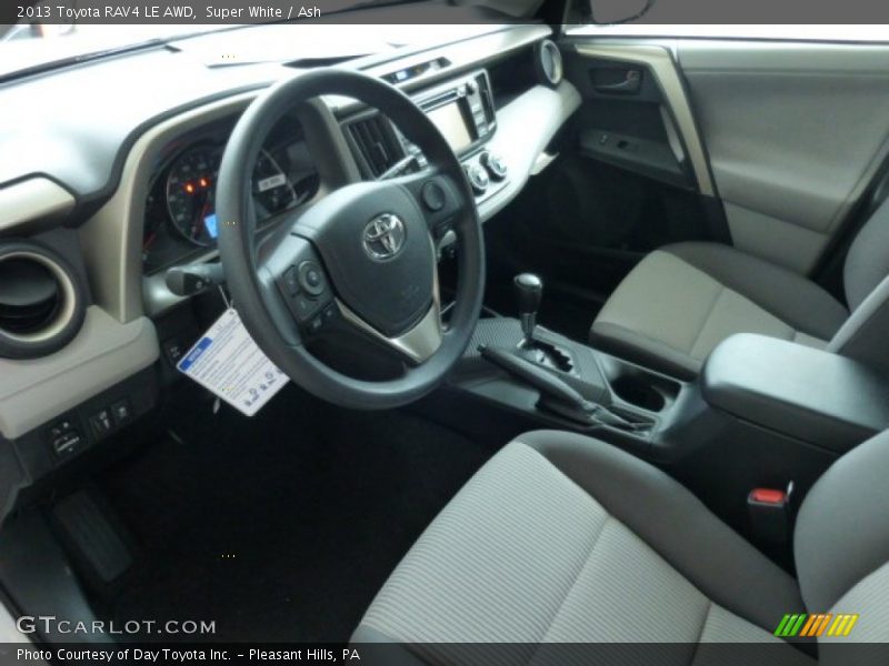 Super White / Ash 2013 Toyota RAV4 LE AWD