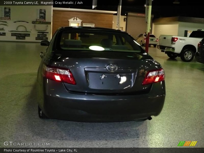 Magnetic Gray Metallic / Ash 2009 Toyota Camry LE