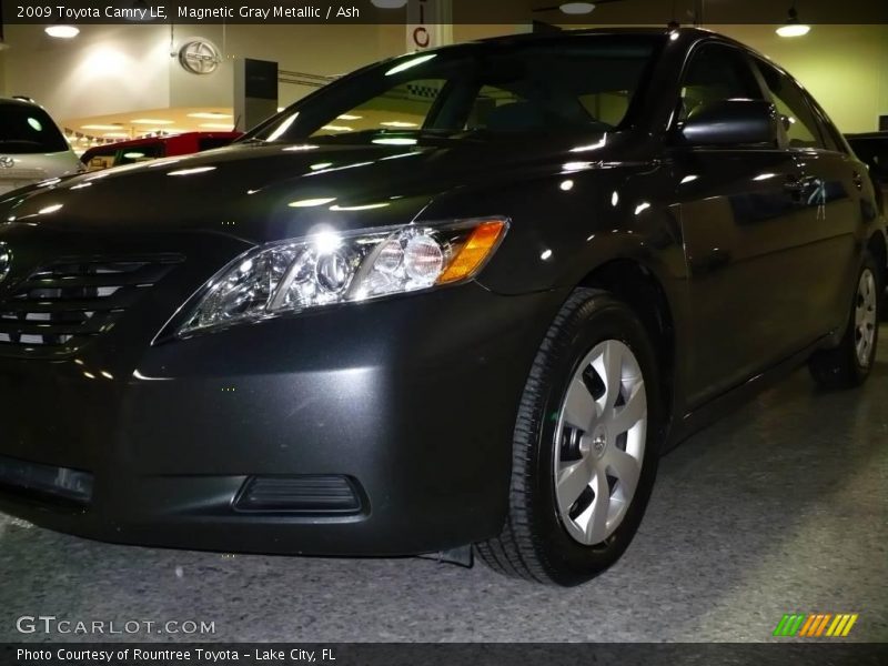 Magnetic Gray Metallic / Ash 2009 Toyota Camry LE