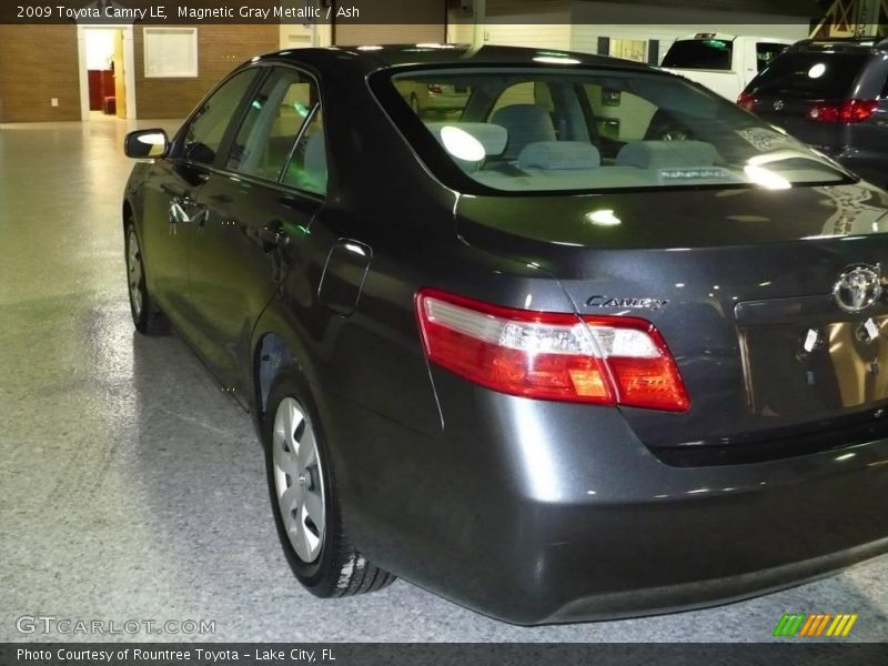 Magnetic Gray Metallic / Ash 2009 Toyota Camry LE