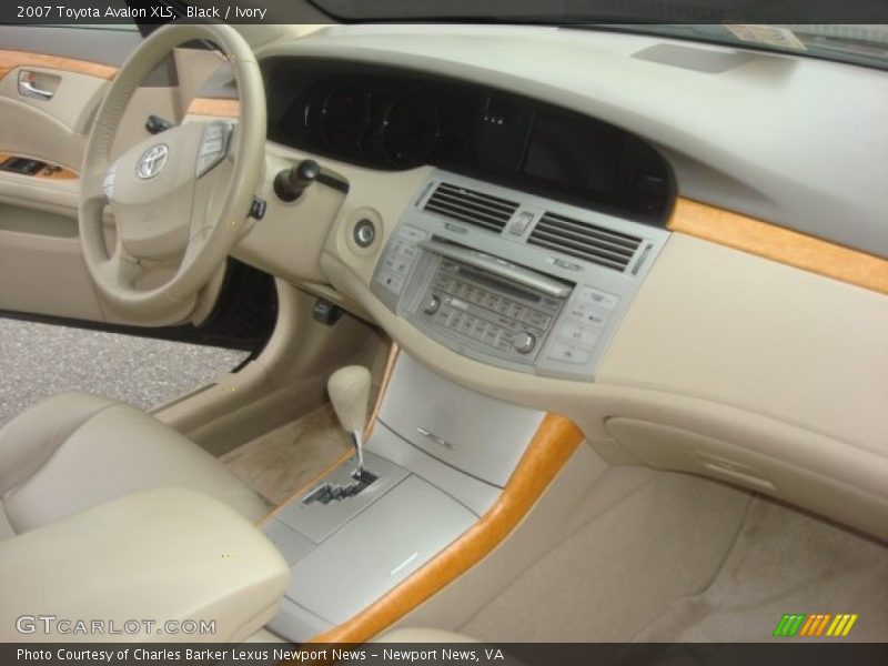 Black / Ivory 2007 Toyota Avalon XLS