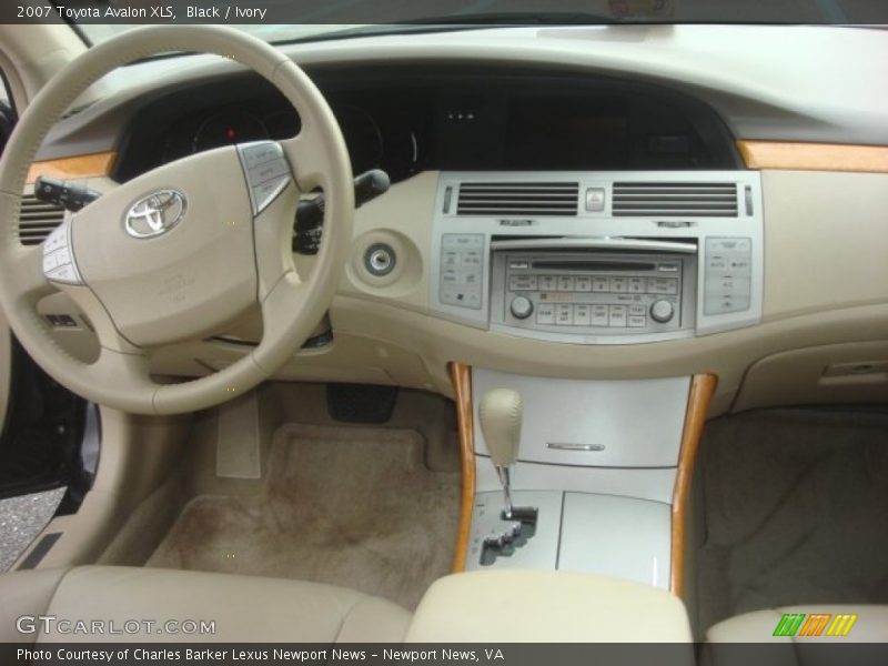 Black / Ivory 2007 Toyota Avalon XLS