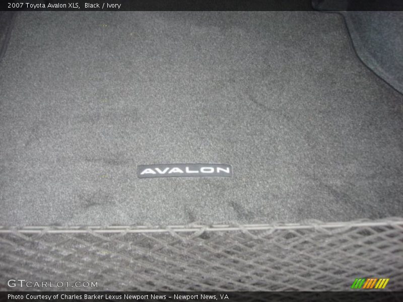 Black / Ivory 2007 Toyota Avalon XLS
