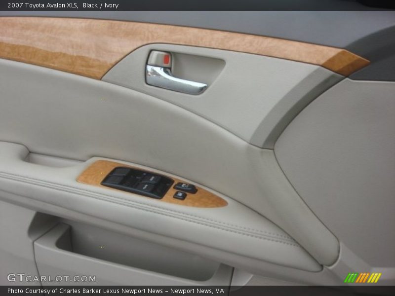 Black / Ivory 2007 Toyota Avalon XLS