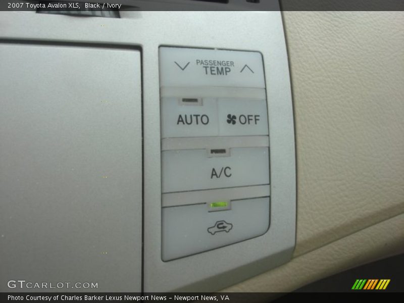 Black / Ivory 2007 Toyota Avalon XLS