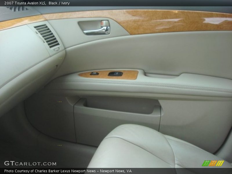 Black / Ivory 2007 Toyota Avalon XLS