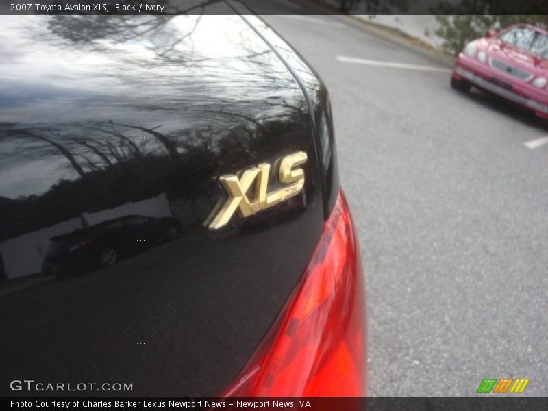 Black / Ivory 2007 Toyota Avalon XLS