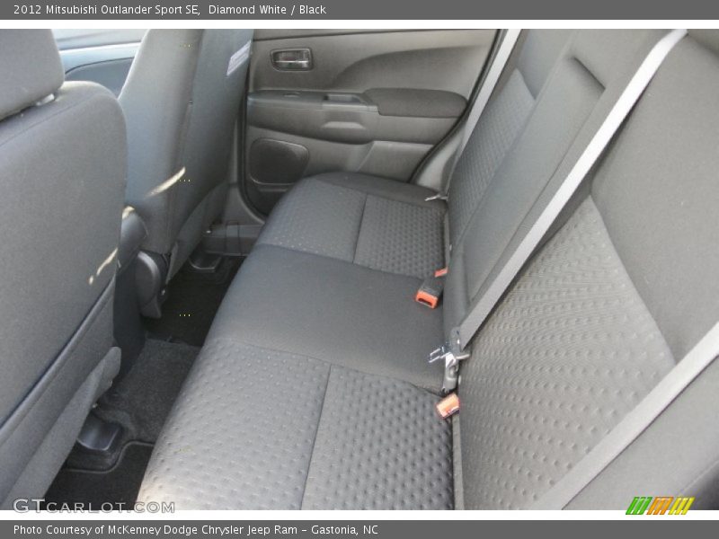 Diamond White / Black 2012 Mitsubishi Outlander Sport SE