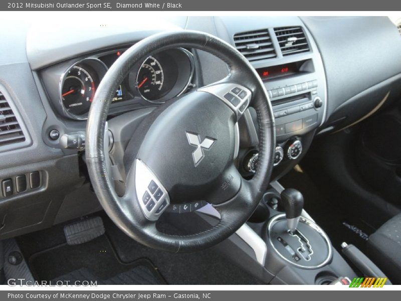 Diamond White / Black 2012 Mitsubishi Outlander Sport SE