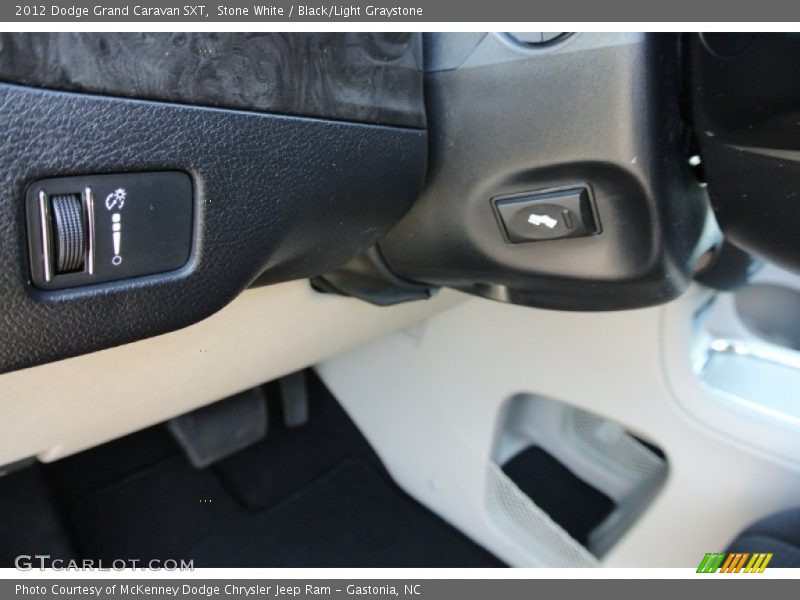 Stone White / Black/Light Graystone 2012 Dodge Grand Caravan SXT